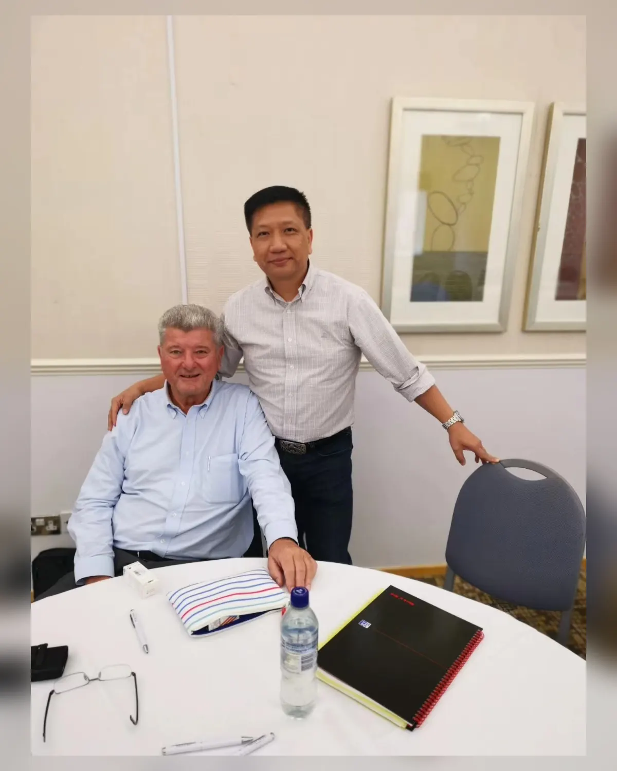 在英国与哈佛大学教授 Marc Bertoneche 会面