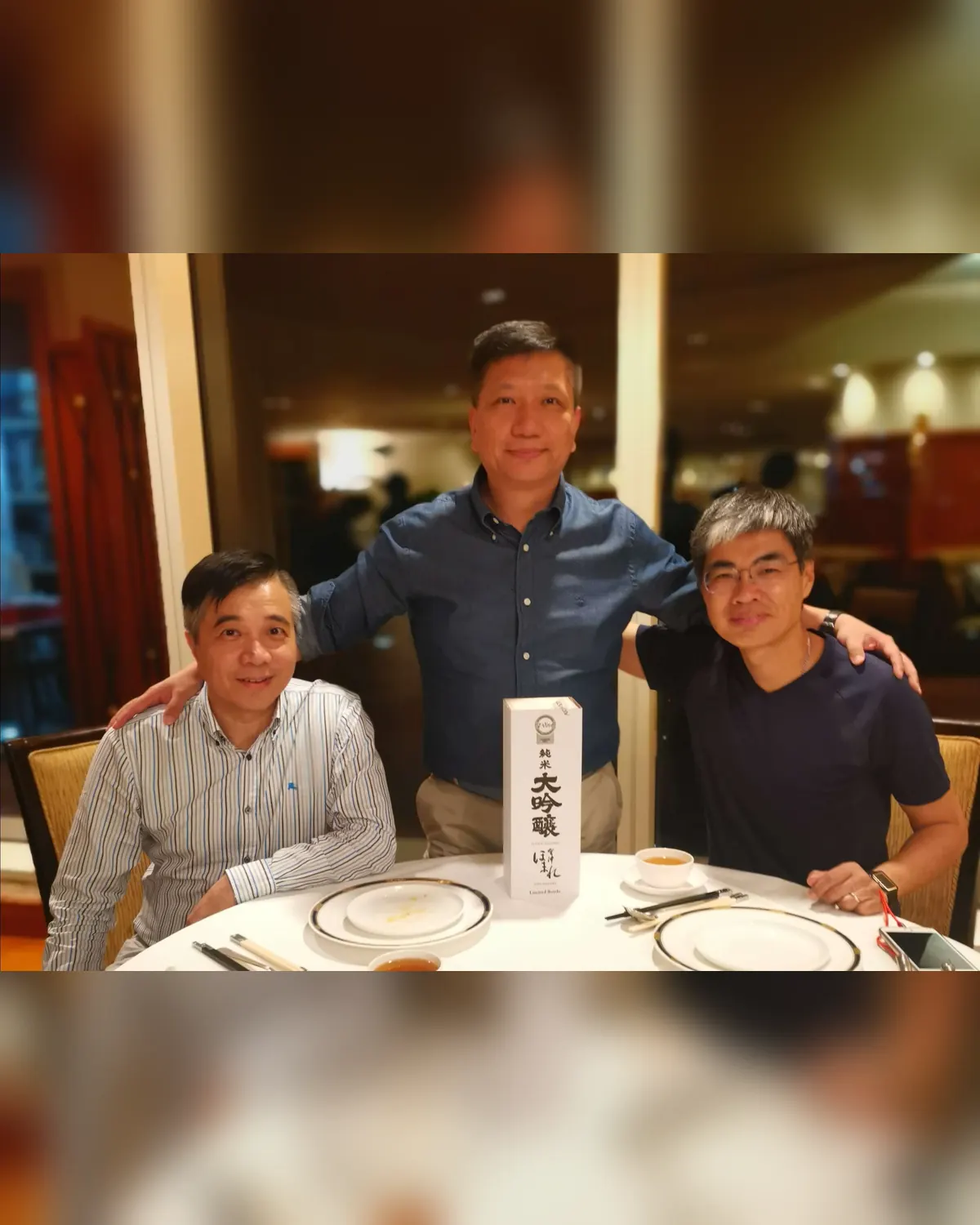 在香港与香港中文大学同学 Lewis Tse、Desmond Cheng 共进晚餐