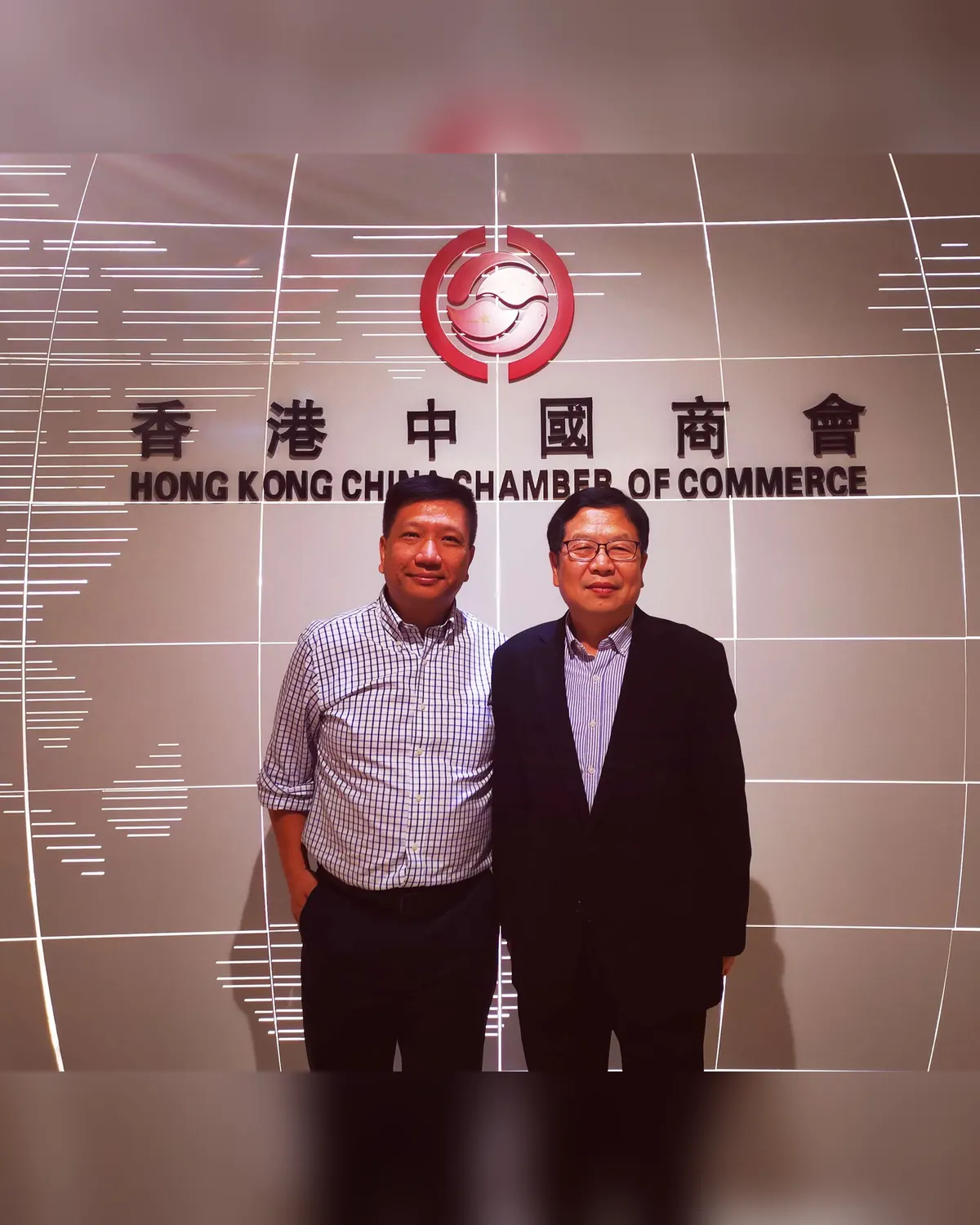 到访香港中国商会，与林楓林先生合影