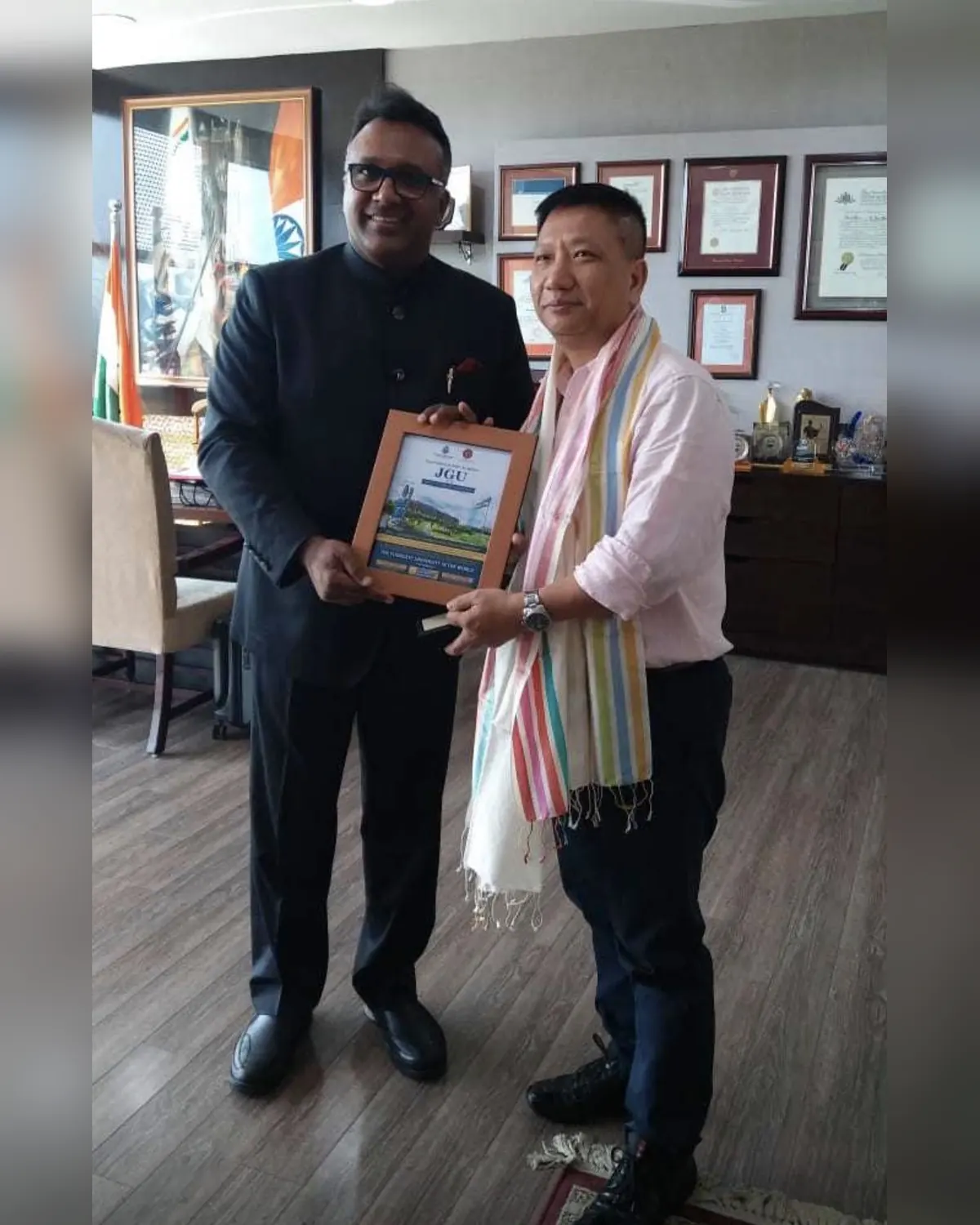 在印度与金达尔全球大学校长 C. Raj Kumar 博士会面